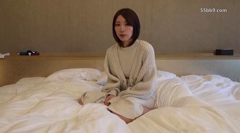 跟想象的不一样…… 口内射精让她呜咽，众人利用美人妻的身体进行性发泄 欲求不满的美人妻在恶心男们的精液地狱中 FC2PPV-4683153