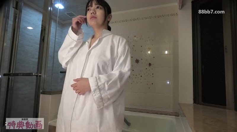 (2)≪潮水狂喷！H杯乳神≫比脸还大的巨乳疯狂摇晃！2.5次元淫荡身材，超紧小穴被生插入➡大量中出！FC2PPV-4765775