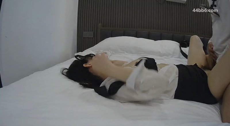 【少女时代】极品熟女人妻，大白天被按在窗前操得哎叫连连，隔壁都能听得见了！