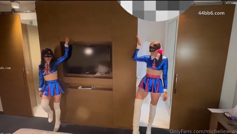 现居温哥华的国内BBC超强媚黑母狗 百合多P酷爱黑驴