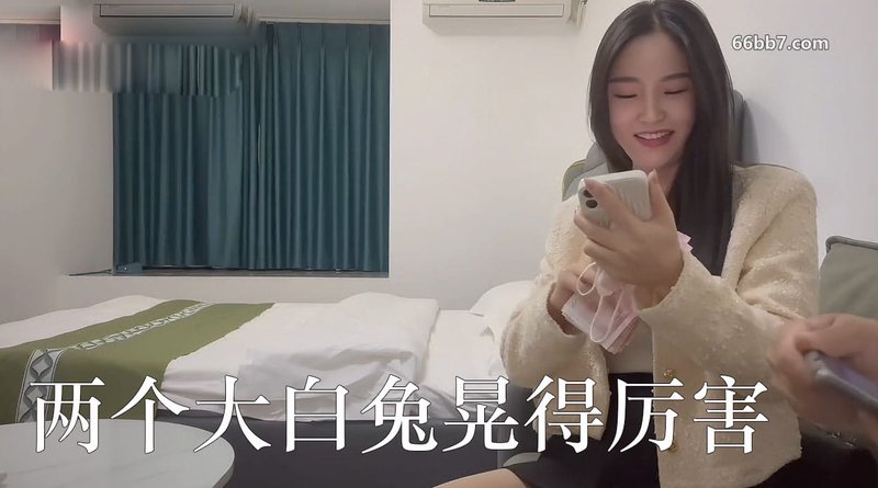 杏吧鬼脚七3-3000约炮大圈外围女，口活非常棒，干起来两个大白兔晃得厉害
